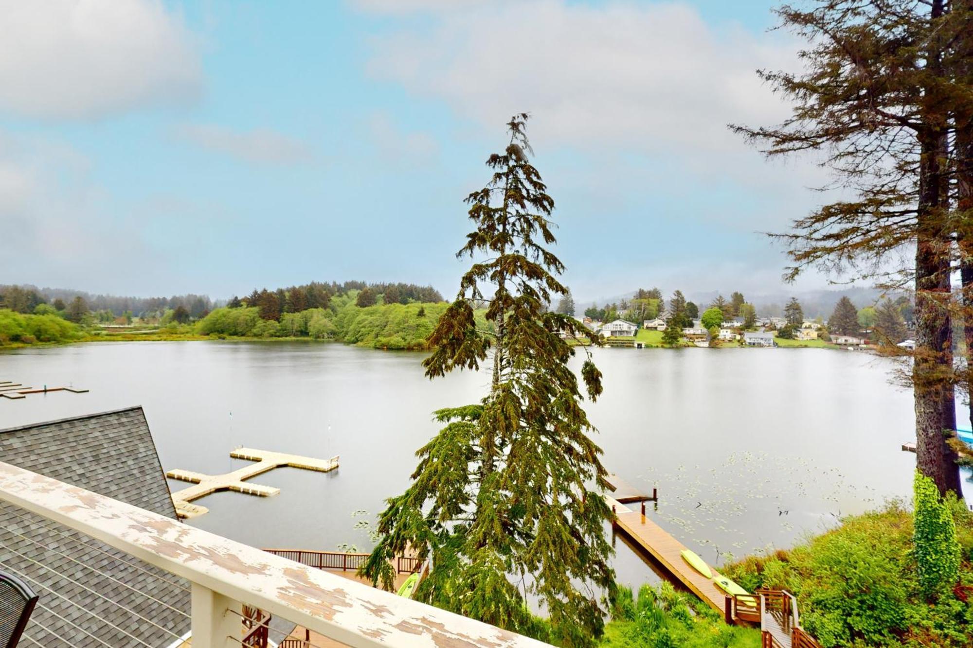 Lazy Lookout On Devils Lake Lincoln City Bagian luar foto
